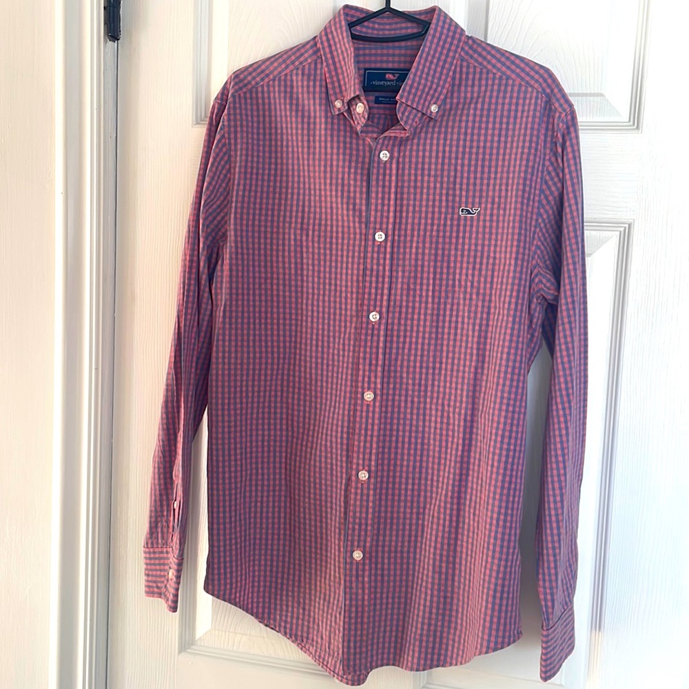Vineyard Vines Men’s small button down pink and blue button down